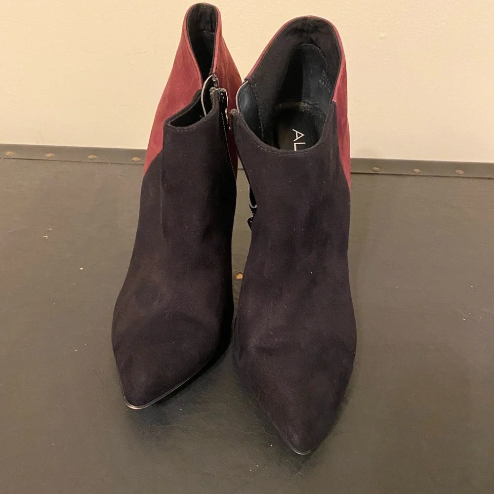 Aldo Women’s Pointed Toe Leather Ankle Booties Size 8 Black/Burgundy. - Picture 2 of 12